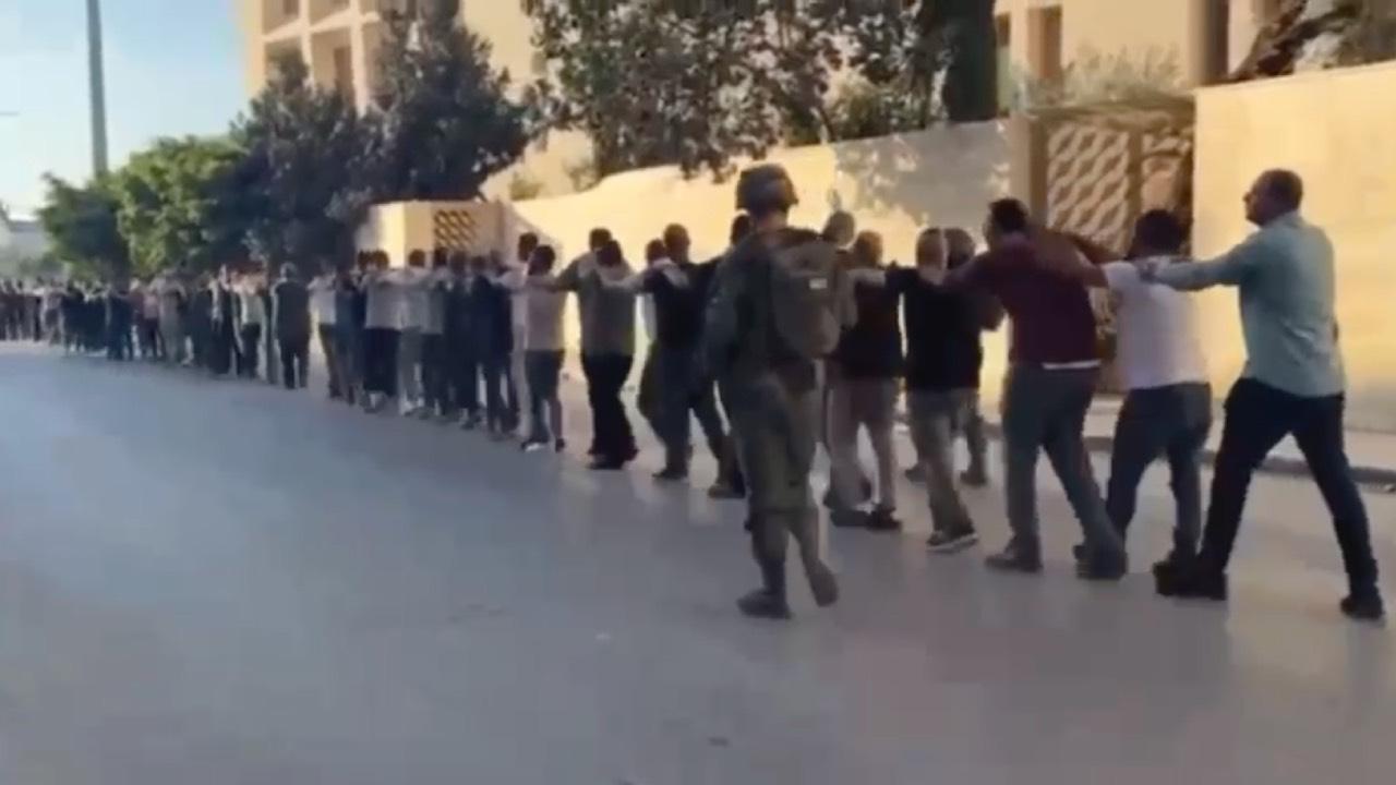 İşgalci İsrail, son takas anlaşmasıyla serbest bırakılan en az 40 Filistinliyi yeniden gözaltına aldı