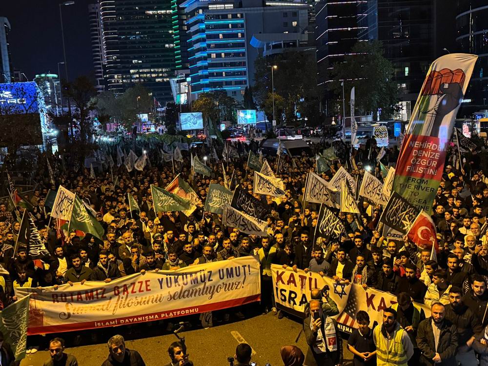 Binler Siyonist konsolosluk önünde Sumud saldırısını lanetliyor