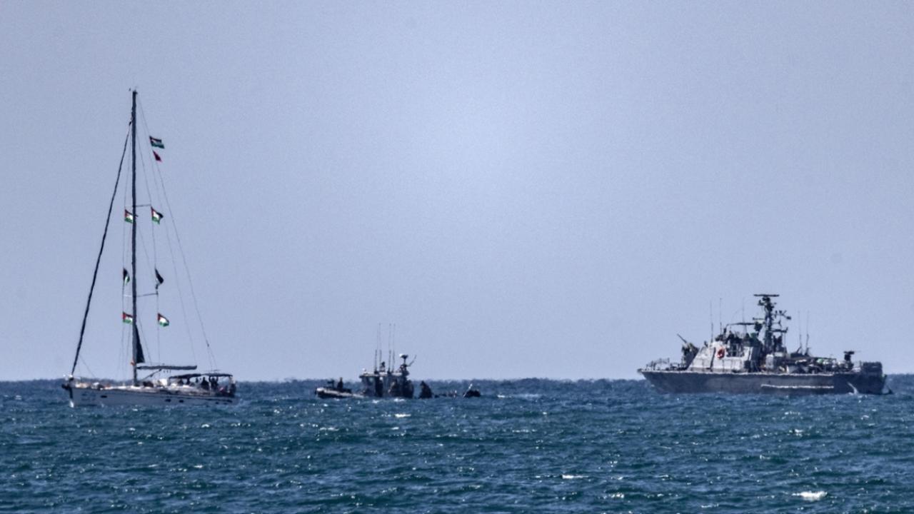 Alıkonulan aktivistler Aşdod Limanı'nda