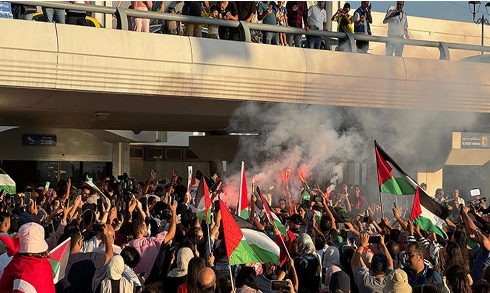 Sumud Filosu'na katılan Tunuslu aktivistler havaalanında karşılandı