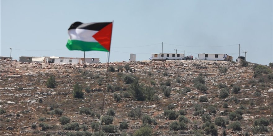 Siyonist yerleşimciler, Filistinlilere ve aktivistlere saldırdı