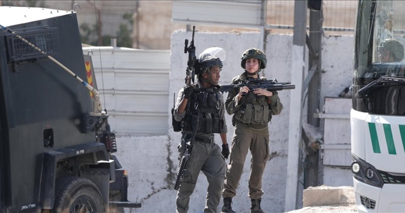 Siyonist İsrail Batı Şeria'da Filistinli bir tutuklunun evini havaya uçurdu