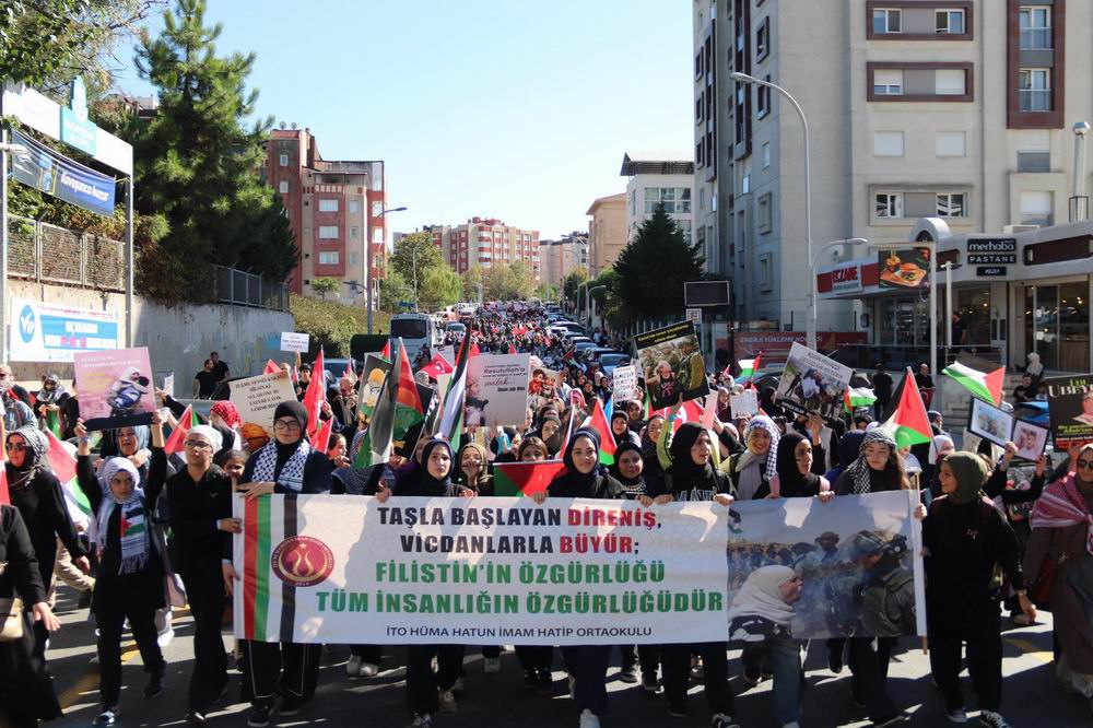 Başakşehir’de öğrencilerden Aksa Tufanı yürüyüşü