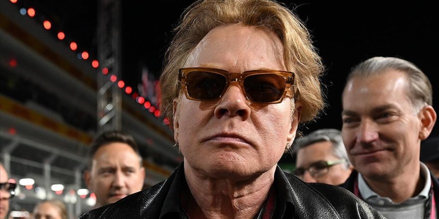 ABD'li şarkıcı Axl Rose, Kolombiya'daki konserinde Filistin bayrağı açtı