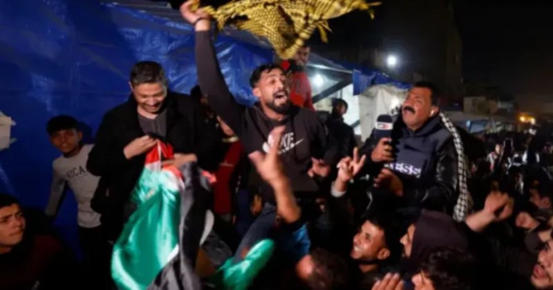 Gazzeliler  ateşkes kararını sevinç kutlamalarıyla karşıladı