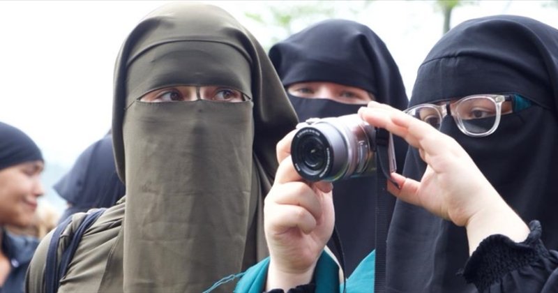 İtalya'da Meloni'nin partisi, peçe ve burka yasağı için yasa teklifi verdi