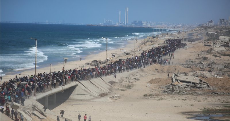 Gazze'de ateşkesin yürürlüğe girmesiyle binlerce Filistinli kuzeydeki evlerine dönmeye başladı