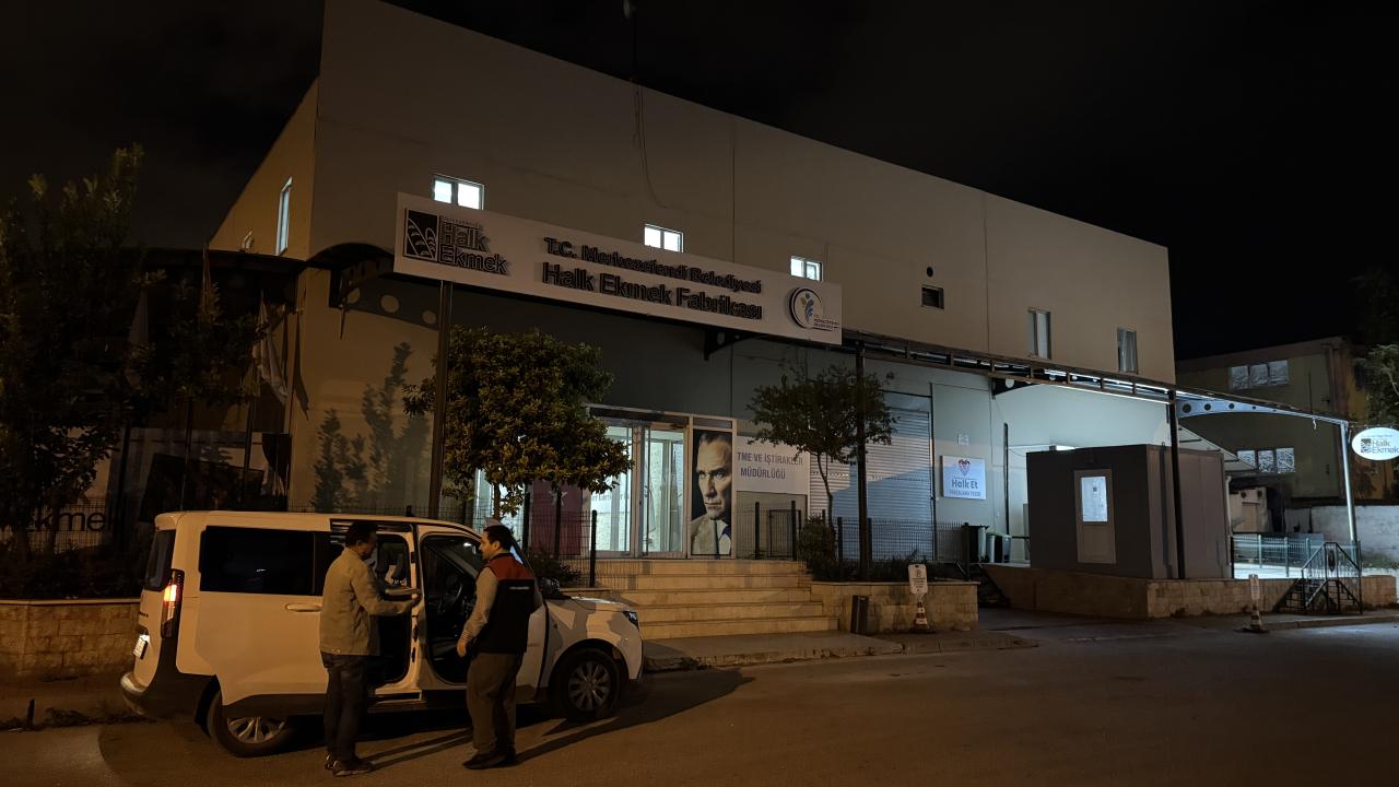 Denizli'de belediyenin ekmek fabrikasında fare gezdiği iddiasıyla denetim yapıldı