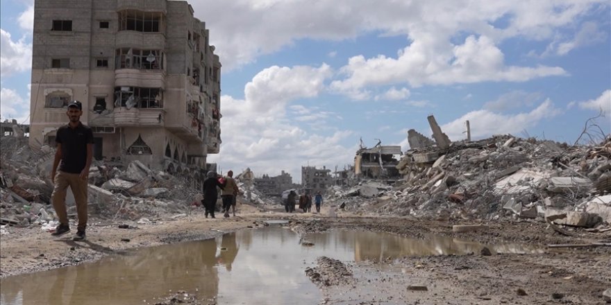 Gazzeliler, yıkılan evlerinin enkazında çadır kursa da topraklarını terk etmemekte kararlı