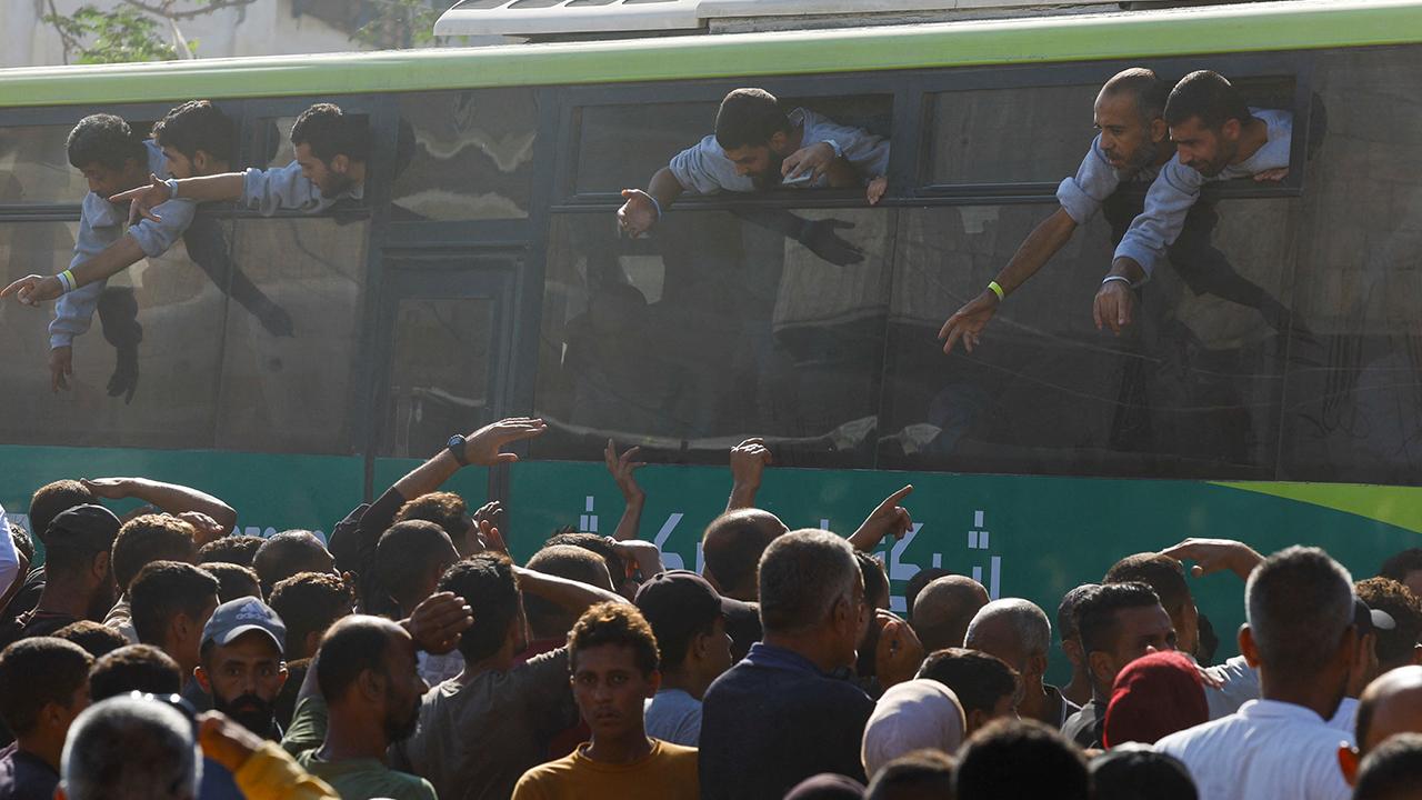 Soykırımcı İsrail, 2 bine yakın Filistinli esirin tümünü serbest bıraktı
