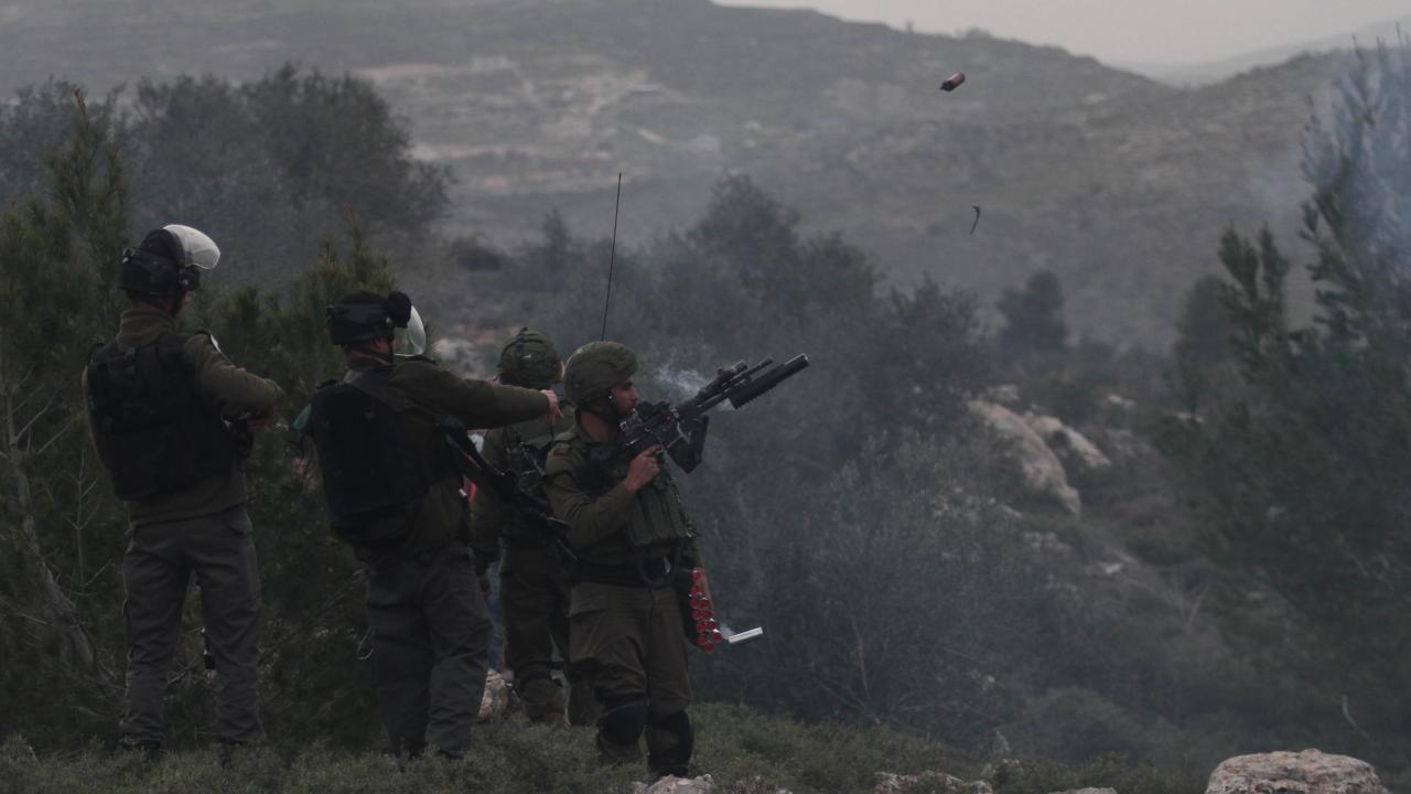 Soykırımcı İsrail ordusu, Batı Şeria'da düzenlediği baskınlarda 35 Filistinliyi gözaltına alındı