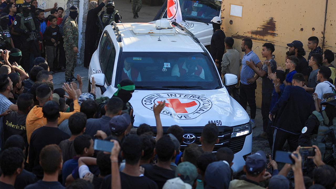 Hamas, 3 İsrailli esirin cesedini daha teslim etti