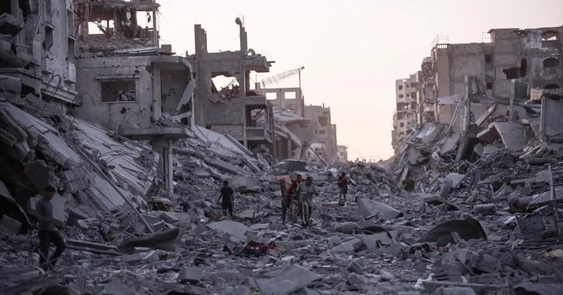 Gazze’de 10 binden fazla Filistinlinin naaşı enkaz altında