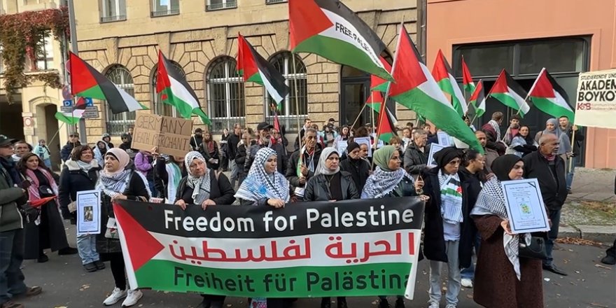 Almanya’da akademik ve kültürel alanda Filistin destekçilerine uygulanan baskı protesto edildi