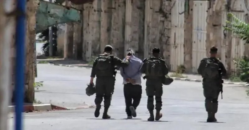İşgal ordusu işgal altındaki Batı Şeria'da 3'ü çocuk 20 Filistinliyi gözaltına aldı
