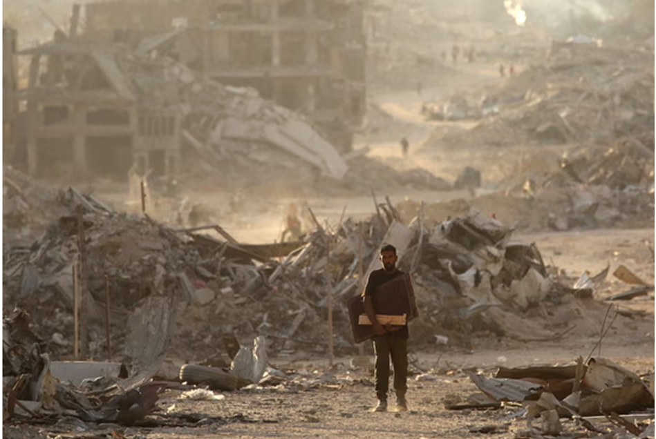 Gazze'deki soykırımın failleri kendilerini kurtarıcı gibi gösterirken, hayatta kalanlar evlerine dönüyorlar
