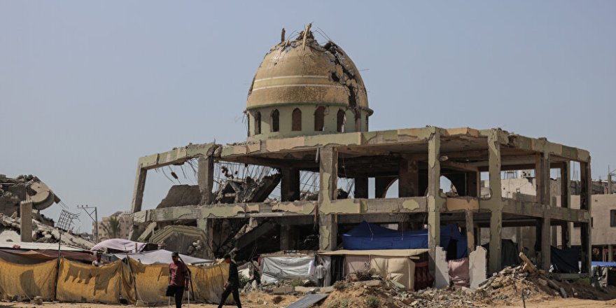 Soykırımcı İsrail, Filistinliler gibi Gazze’nin asırlık camilerini de yok etti