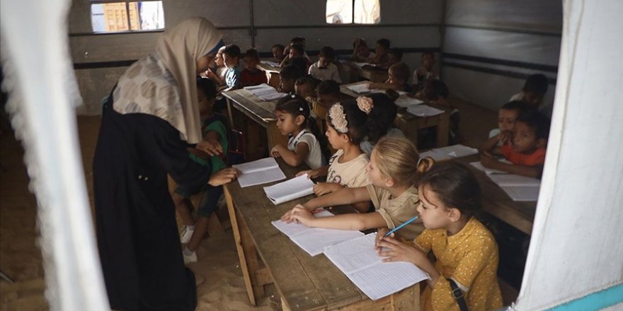 Soykırımcı İsrail, 20 bini aşkın öğrenci ile 1037 öğretmeni katletti