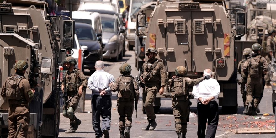 İşgal güçleri Batı Şeria'daki baskınlarda 45 Filistinliyi gözaltına aldı