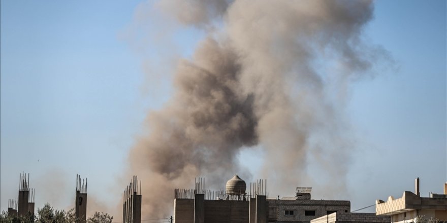 Katil İsrail Suriye'de işgal ettiği alanlardan Dera'ya saldırı düzenledi