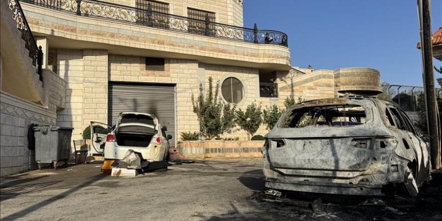 Filistin topraklarını gasbeden Siyonistler, Batı Şeria'da Filistinlilere ait 3 aracı yaktı