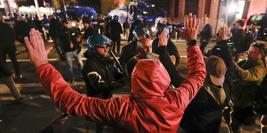 Roma'da Filistin'e destek gösterisine polis, cop ve tazyikli suyla müdahale etti