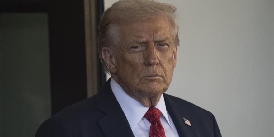 Trump, Kanada'ya uygulanan tarifeyi yüzde 10 artıracağını açıkladı
