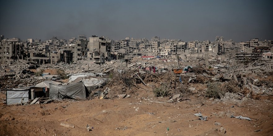 Soykırımcı İsrail, ateşkese rağmen Gazze'nin doğusunda bombalama ve bina yıkımlarını sürdürüyor