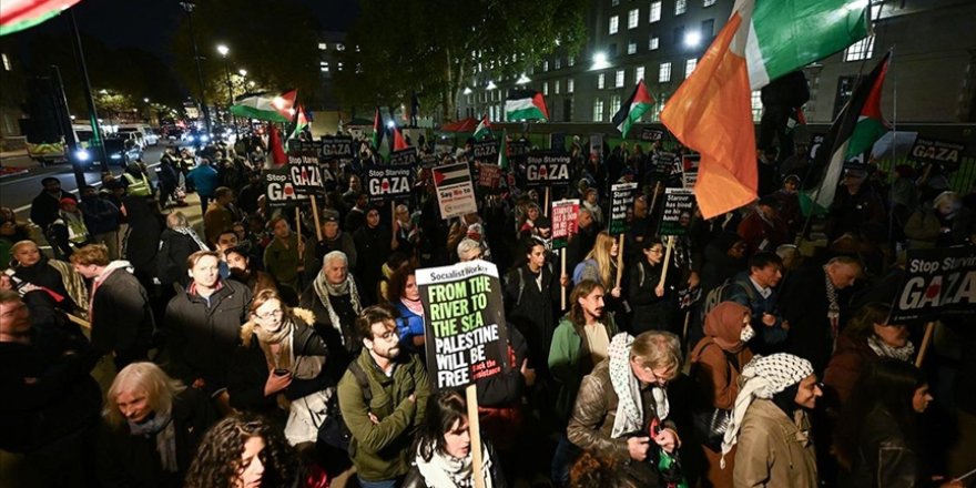 Londra'da İsrail'in ateşkesi ihlal ederek Gazze'ye saldırıları protesto edildi