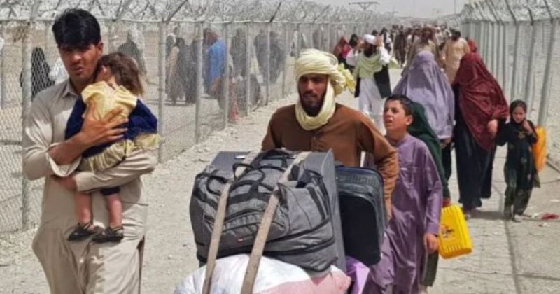 Pakistan ile Afganistan arasındaki Torkham Sınır Kapısı yeniden açıldı