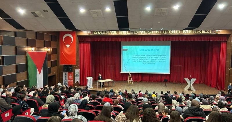 “Malcom X” tiyatro oyunu Amasya’da sergilendi