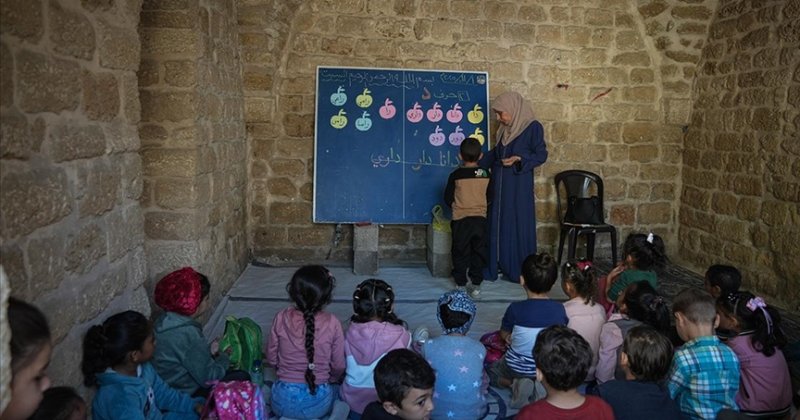 Gazze'de Eyyubiler'den kalma tarihi okul, 2 yıl eğitimden uzak kalan öğrencilere kapılarını açtı