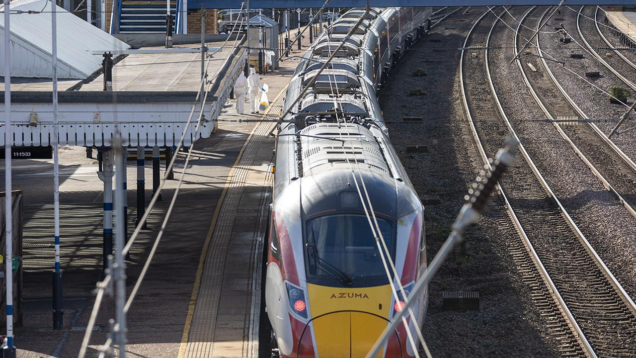 İngiltere'de trende bıçaklı saldırı