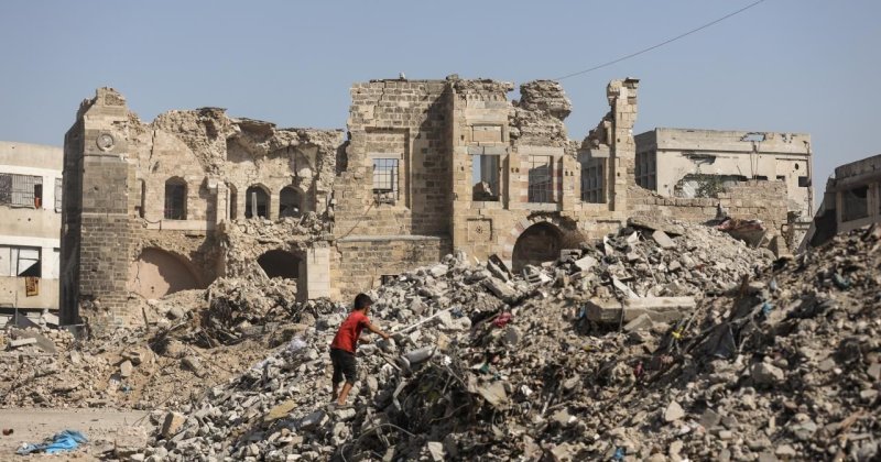 Bir gecede, İsrail'in saldırısı Gazze'deki ailemin evini bir mezarlığa çevirdi