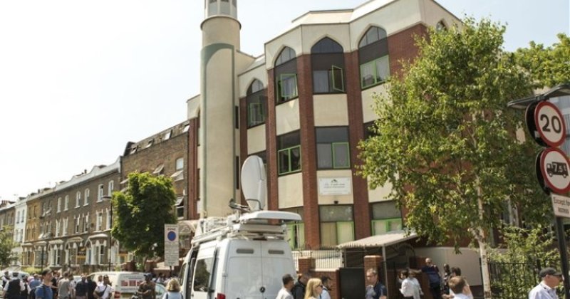 İngiltere'de son 3 ayda 25 cami, 27 kez saldırıya uğradı