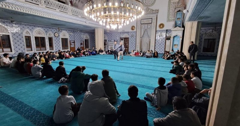 Yeniden cami merkezli bir toplum inşa etmek