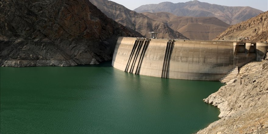 İran’da yağışların durmasıyla barajlar boşalırken Tahran dahil 20 eyalet ciddi su kriziyle karşı karşıya