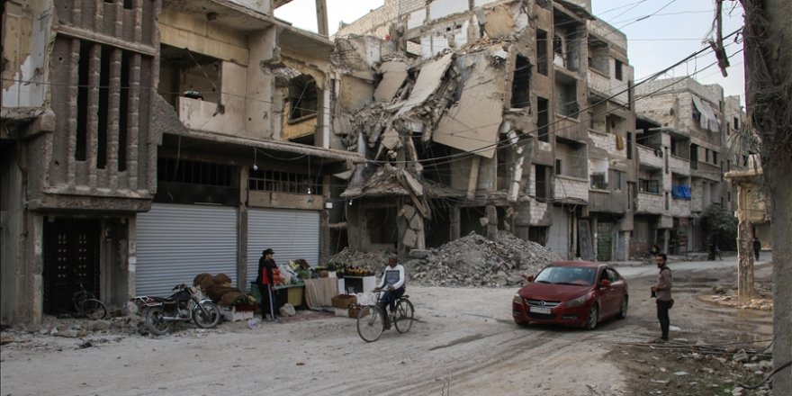 Savaşın yıktığı Şam'daki Yermük Kampı’nda, binlerce ailenin geri dönüşüyle hayat yeniden filizleniyor