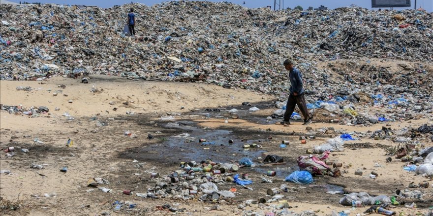 Belediyelerin temel hizmet vermekte zorlandığı Gazze'de 700 bin ton atık, insan sağlığını tehdit ediyor
