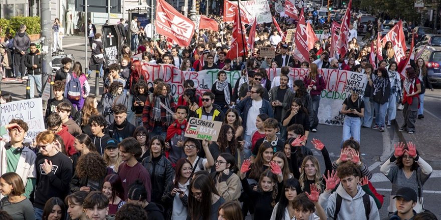İtalya'da öğrenciler, Meloni hükümetini protesto etti