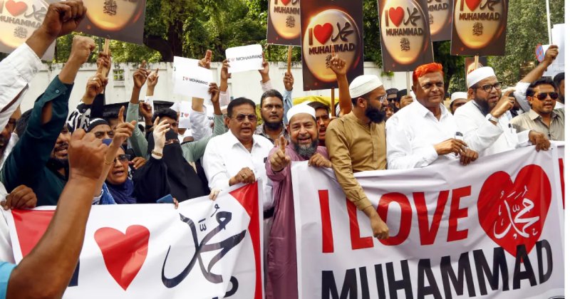 Hindistan'da Müslümanlar, Peygamber Efendimiz için mücadele ediyor