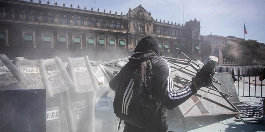 Meksika'da toplanan binlerce kişi hükümetin güvenlik politikasını protesto etti