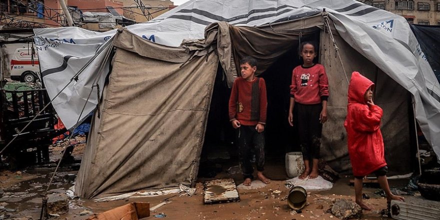 Gazze'de on binlerce çadır sular altında kaldı, 288 bin aile felaketi yaşıyor