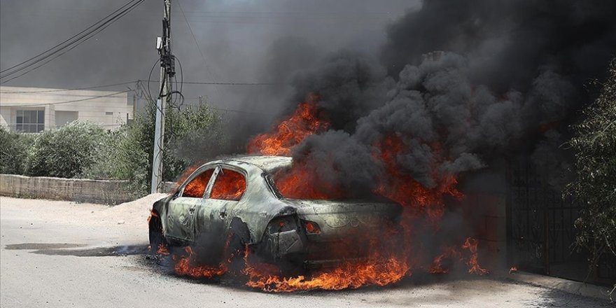 Siyonist yerleşimciler, Batı Şeria'da çok sayıda araç ve evi ateşe verdi