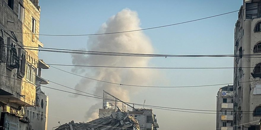 Gazze’de bir eve saldıran soykırımcı İsrail 3 Filistinliyi katletti