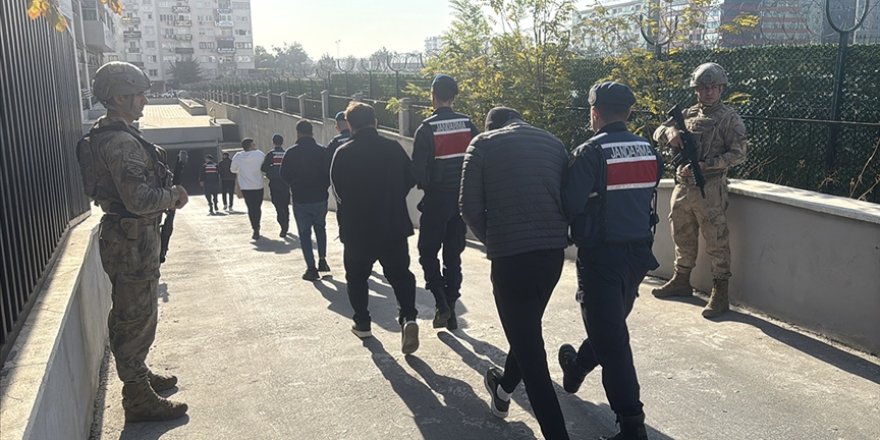 Mersin merkezli operasyonda gözaltına alınan 4'ü hakem 32 şüpheli tutuklandı