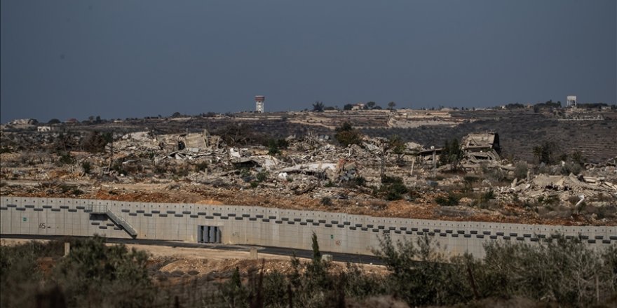 İsrail yerle bir ettiği sınırdaki Lübnan köylerinin karşısına ördüğü duvarı genişletiyor