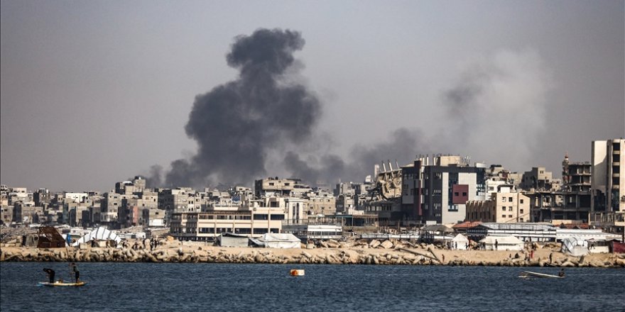 Soykırımcı İsrail, Han Yunus'u topçu atışıyla bombaladı