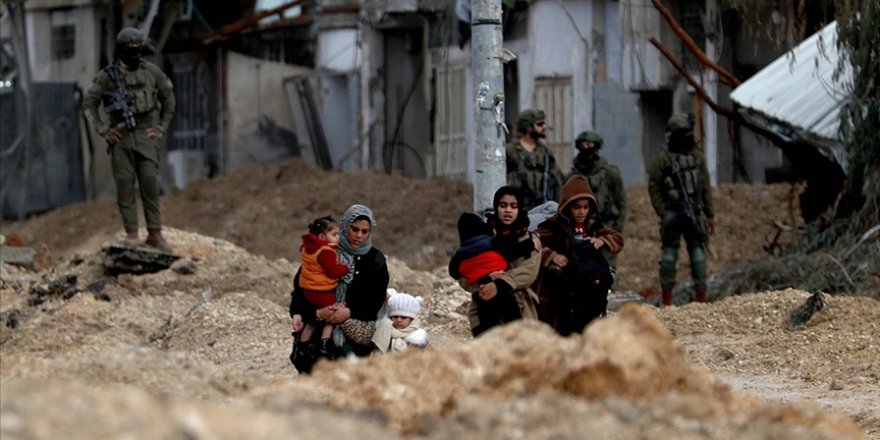 Batı Şeria’daki el-Faria Mülteci Kampına baskın düzenleyen işgal ordusu Filistinlileri göçe zorluyor