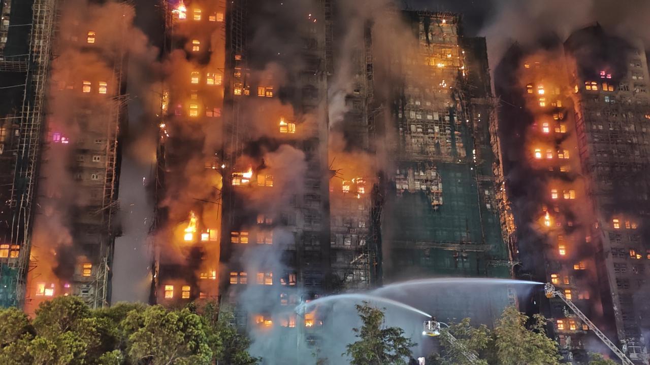 Hong Kong'da sitede çıkan yangında ölenlerin sayısı 128'e yükseldi